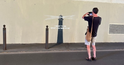  Banksy choisit une rue de Marseille pour sa dernière création. Voici où la voir
