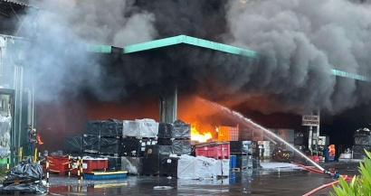 Incendie de Rognac: l'étang de Berre est désormais pollué, la baignade et activités nautiques interdites