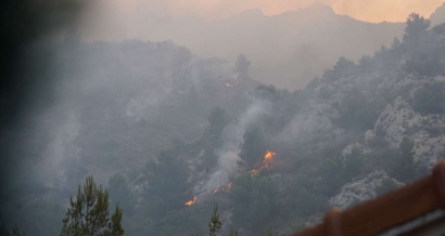 Un incendie ravage une centaine d'hectares sur la Côte Bleue au Rove ce samedi matin