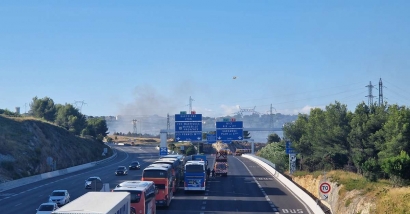 Poussé par le mistral, un incendie menace le Massif de l'Etoile et les quartiers nord de Marseille