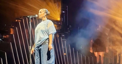 Jorja Smith en toute simplicité et grande intensité au Nice Jazz Festival