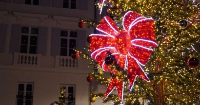 Marseille : Lancement des illuminations de Noël et mini-concert d'Anaïs Delva