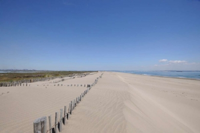 Le Port de Marseille Fos au chevet de la Dune la Gracieuse
