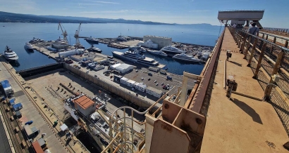 Forget the dizzying feeling and go up for free to the top of the hightest crane in La Ciotat!