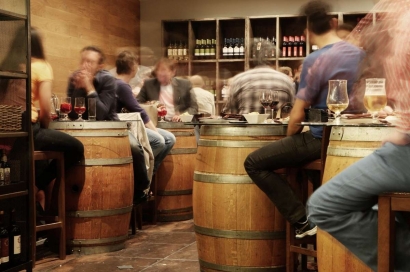 Les bars peuvent rouvrir à Aix et Marseille à condition de proposer une offre de restauration