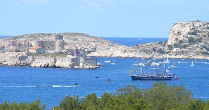 EN DIRECT Parade nautique, arrivée du Belem et festivités de la Flamme Olympique à Marseille