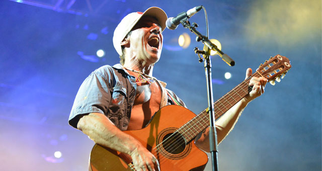 Manu Chao enflamme Porto Latino