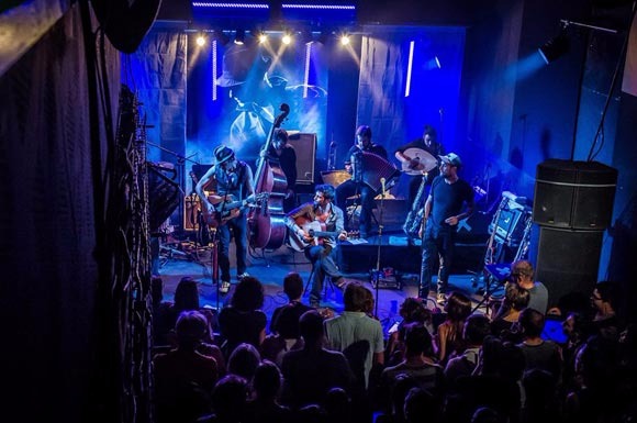 Les hurlements d'LÃ©o chantent Mano Solo : le concert est reportÃ©