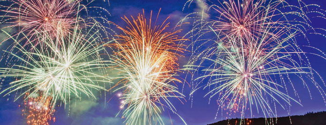 Feu d'artifice aux couleurs de NoÃ«l Ã  Gardanne