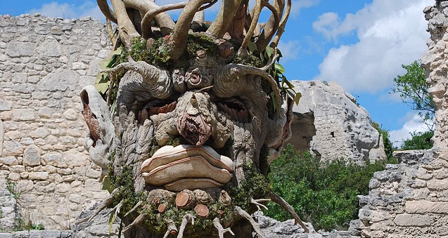 Les GÃ©ants d'Arcimboldo par Philip Haas s'invitent au ChÃ¢teau des Baux de ProvenceÂ !