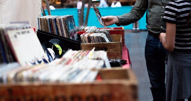 Les marchés nocturnes de l'été à Hyères