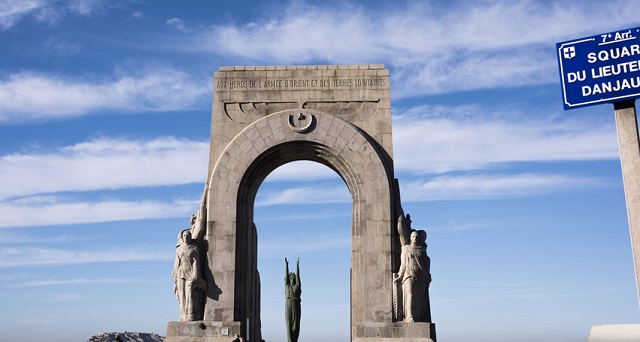  Histoire de statue : le monument aux morts de l'ArmÃ©e d'Orient et des terres lointaines Ã  Marseille