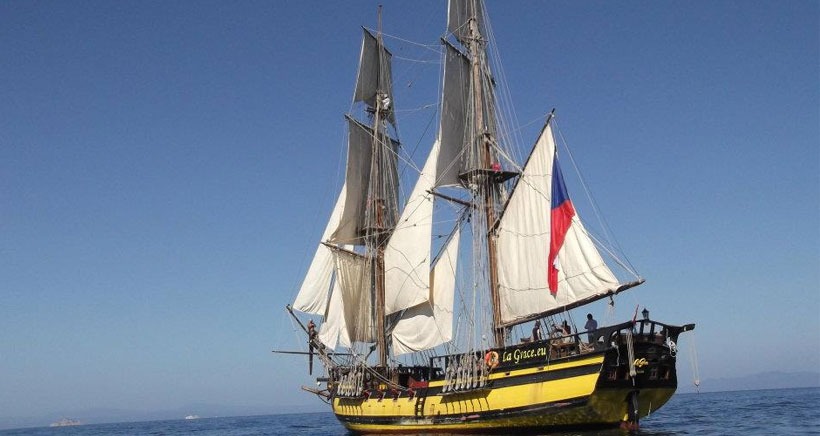 Le vieux gréement La Grace rejoint l'Hermione à Toulon