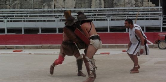 Les gladiateurs romains dans l'Amphithéâtre