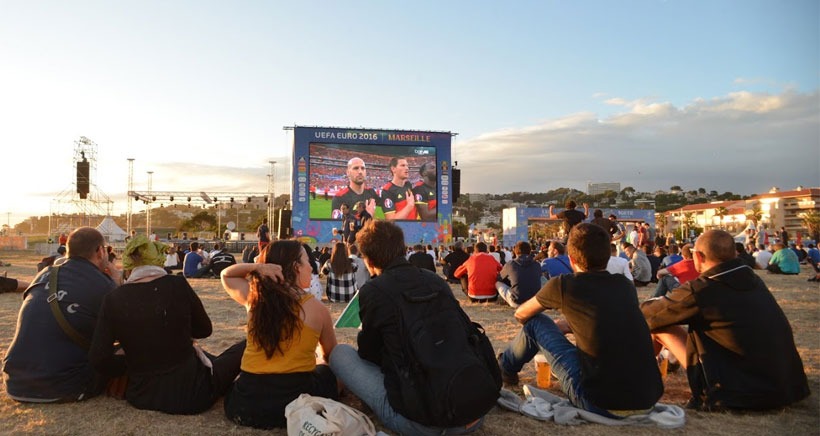 écrans géants pour la finale: Combien ça coûte et comment les villes ont réussit à s'organiser