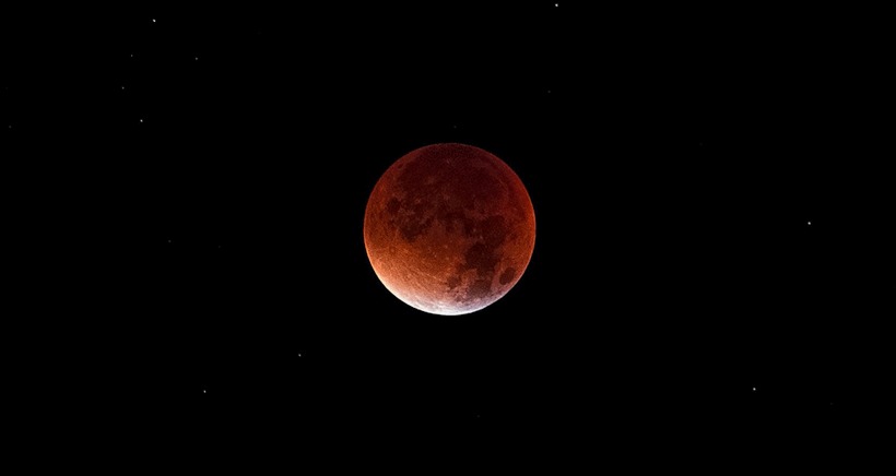 Où observer l'éclipse de lune du 27 juillet en Provence ? 