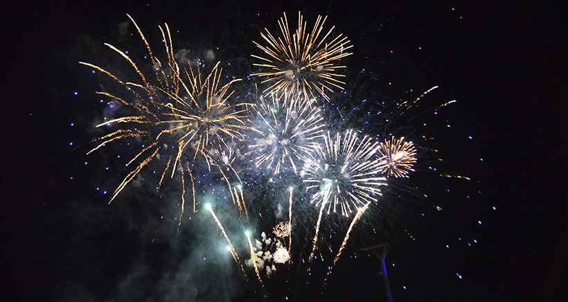 Hyères: un dernier feu d'artifice de l'été tiré depuis le port ce jeudi soir