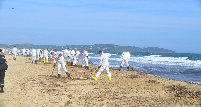 Pollution : Les opérations de nettoyage des côtes varoises devraient durer au moins 15 jours