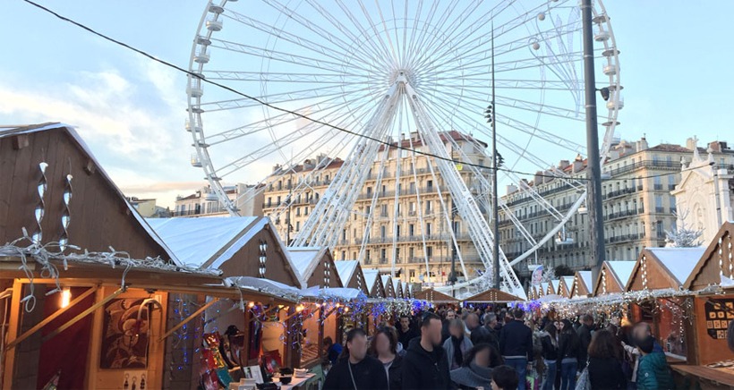 Manifestation De Gilets Jaunes Le Marché De Noël Et La