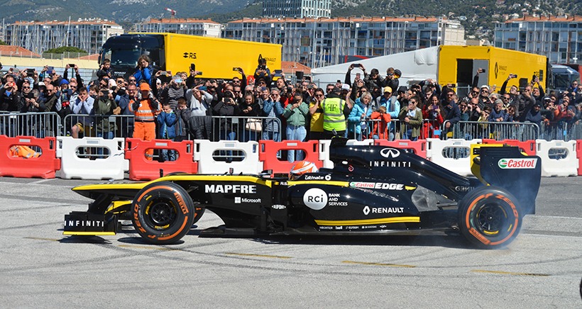 En images: A Salon et à Toulon, les Formule 1 ont fait le show ce weekend
