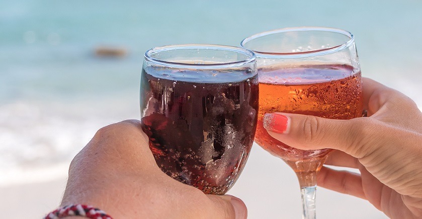 Boire un verre les pieds dans l'eau à Marseille