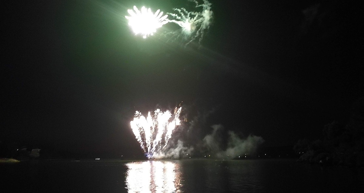 Istres: le premier feu d'artifice des Jeudis Etoilés interrompu par un problème. Le prochain sera plus important