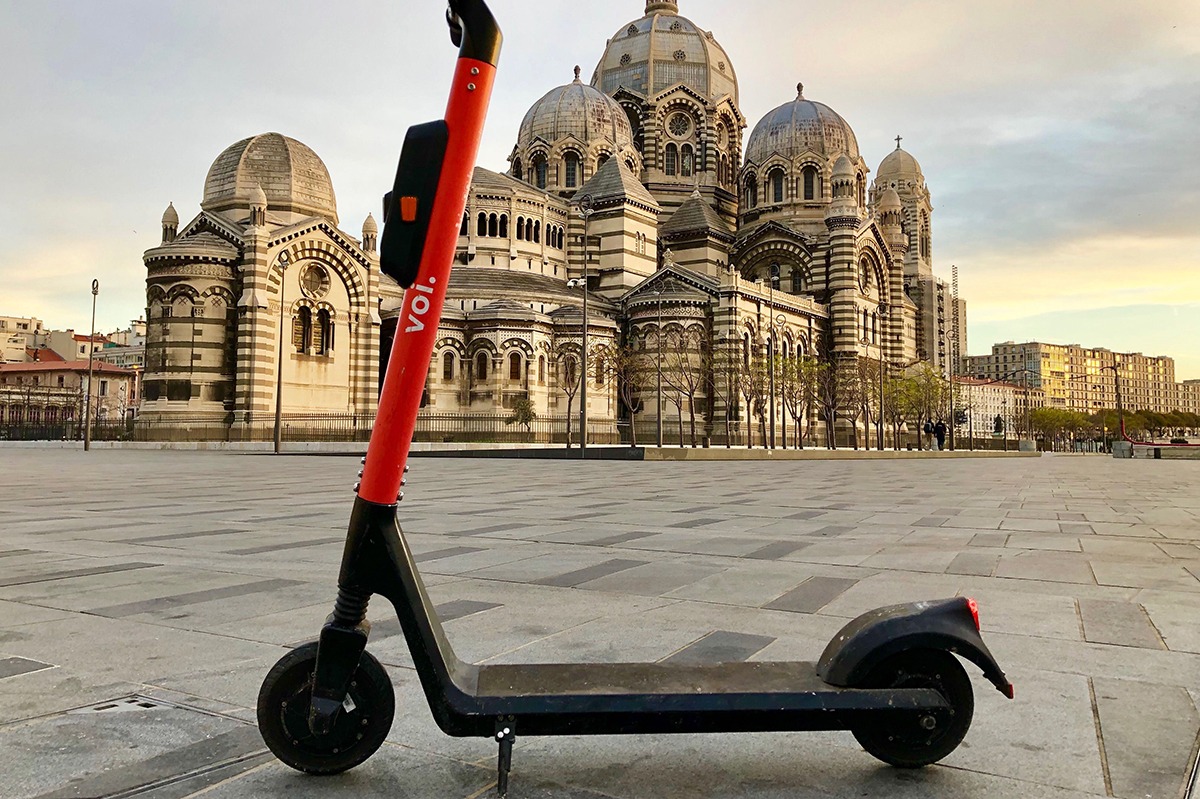 Voi, un nouvel opérateur de trottinettes débarque à Marseille dès aujourd'hui et promet d'être le moins cher 