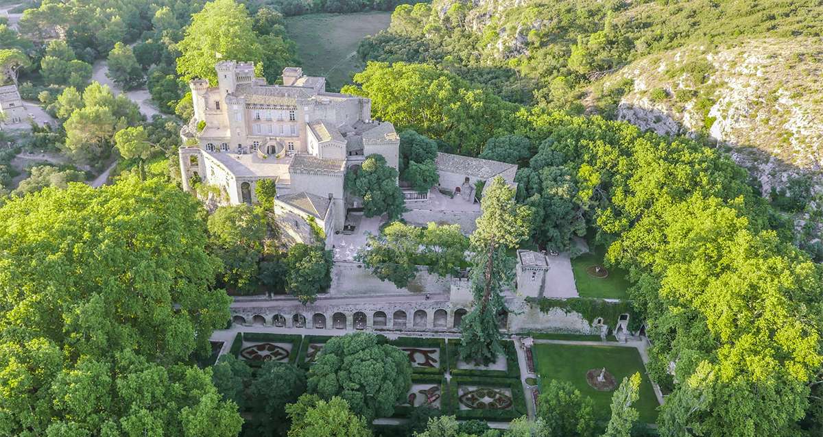 Spectacles, rénovation? Un nouveau propriétaire et de nouvelles ambitions pour le Château de la Barben