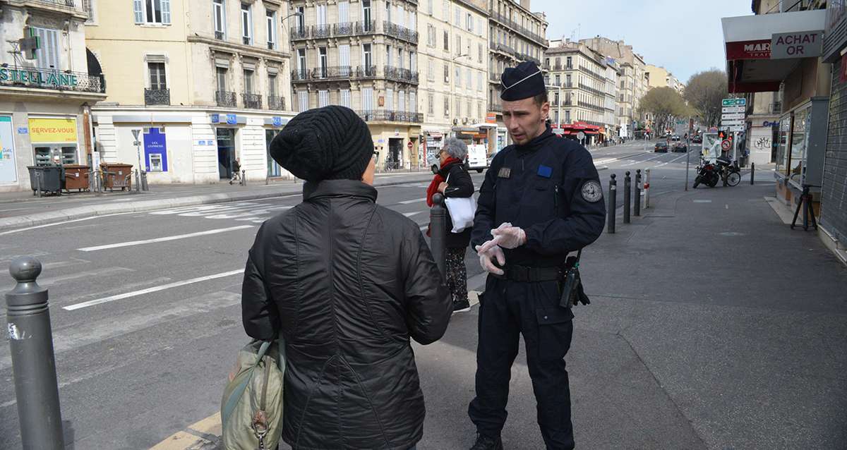 Marseille: début du confinement et des premiers contrôles policiers