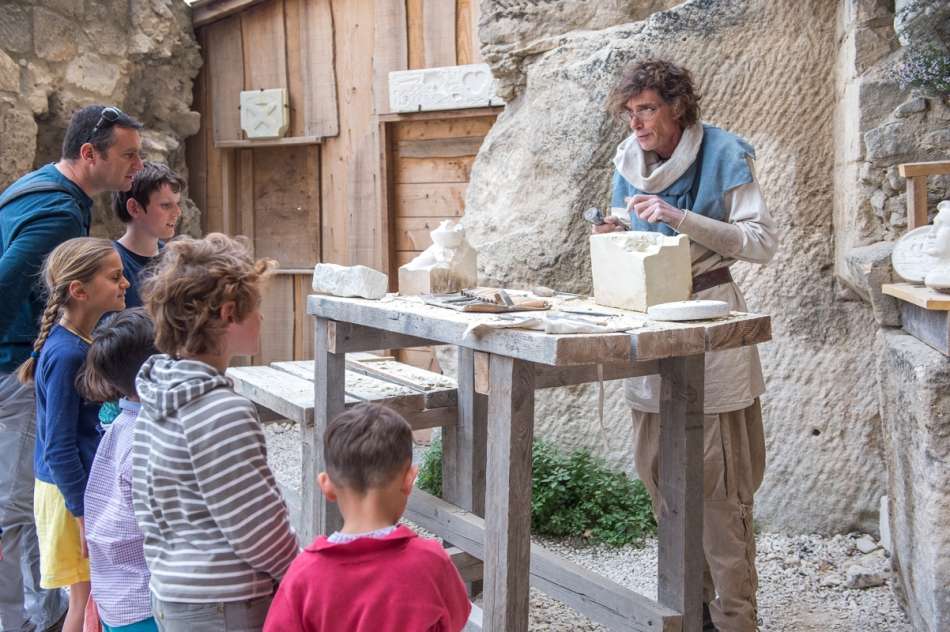En famille: A la découverte des techniques médiévales au Château des Baux
