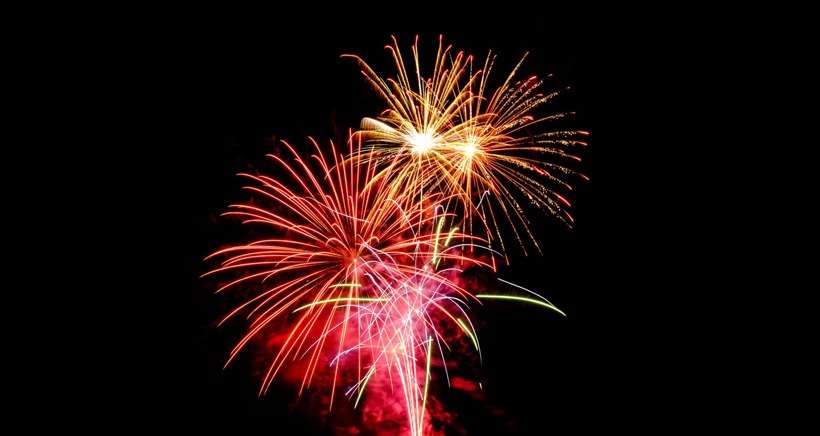 Un feu d'artifice tirÃ© pour le 14 juillet Ã  Meyreuil