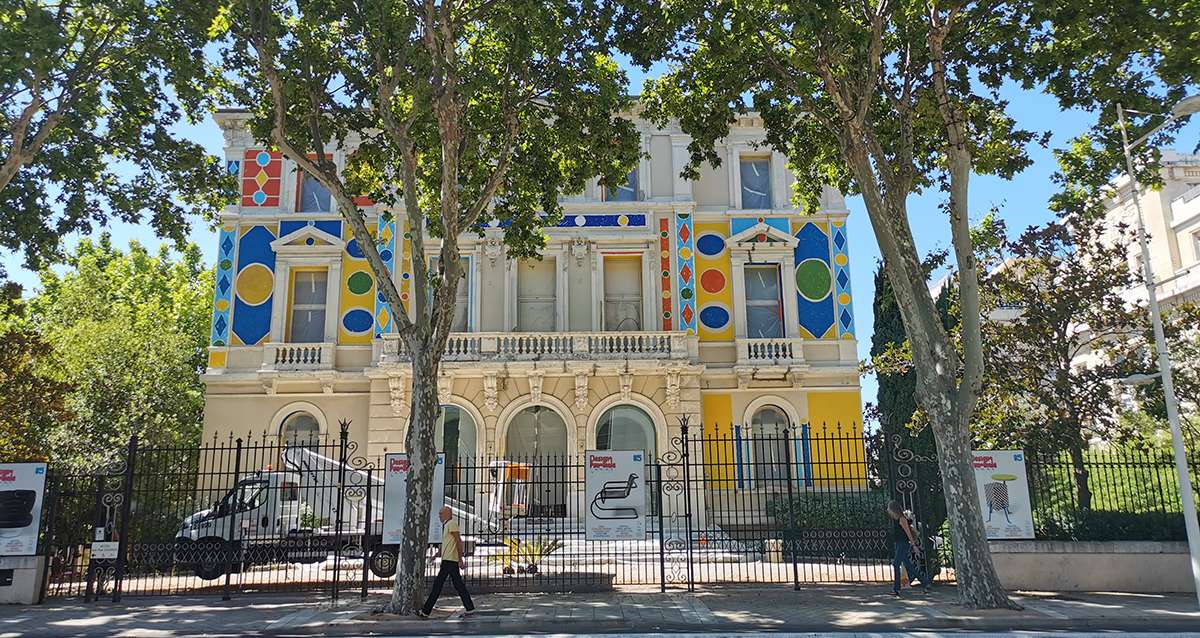 L'Hôtel des Arts rouvre avec une façade haute en couleurs