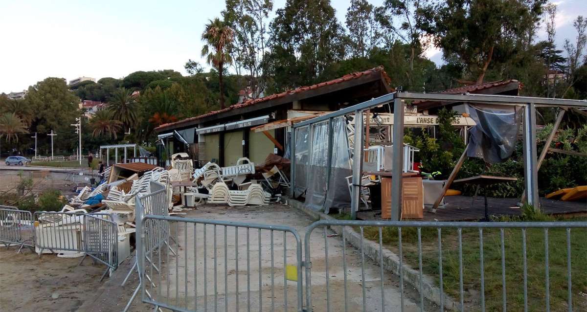 Des restaurants dévastés: les lourds dégâts d'une tornade cette nuit sur les plages du Mourillon
