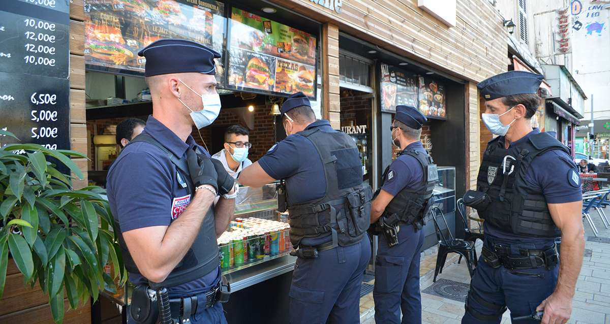 La difficile mise en place des protocoles sanitaires dans les bars à Marseille