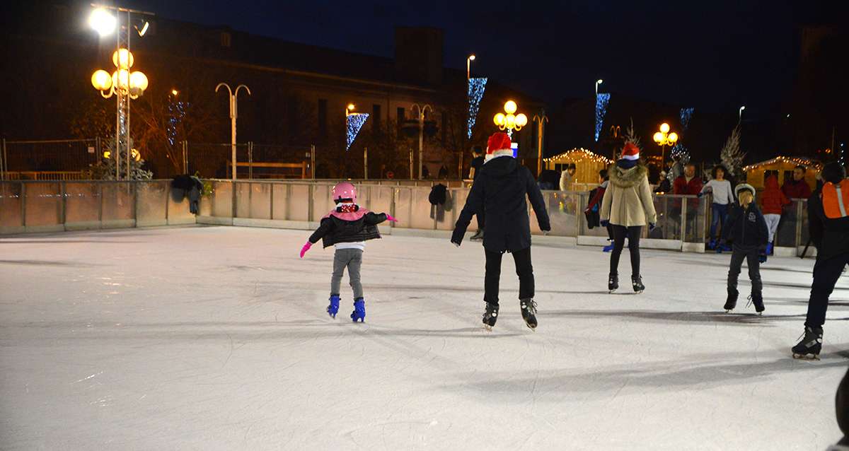 Pas de patinoire ni animations de Noël à Toulon cette année, mais davantage d'illuminations
