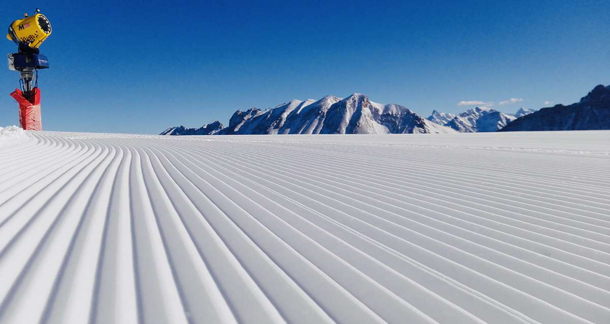 Emmanuel Macron envisage 'des mesures restrictives et dissuasives' pour empêcher les Français d'aller skier à Noël