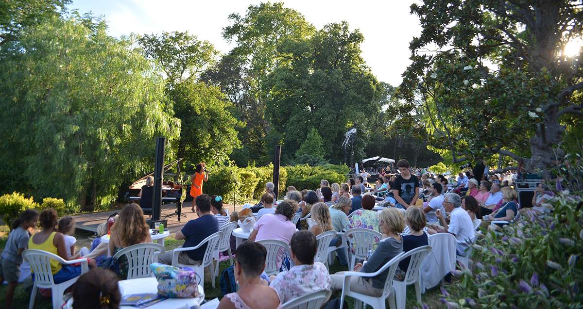 Public assis, 5000 personnes, plein air... On sait enfin à quoi vont ressembler les festivals cet été