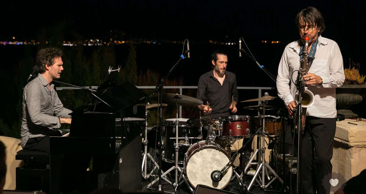 Jon & John trio donne le ton du FJ5C à la villa Gaby