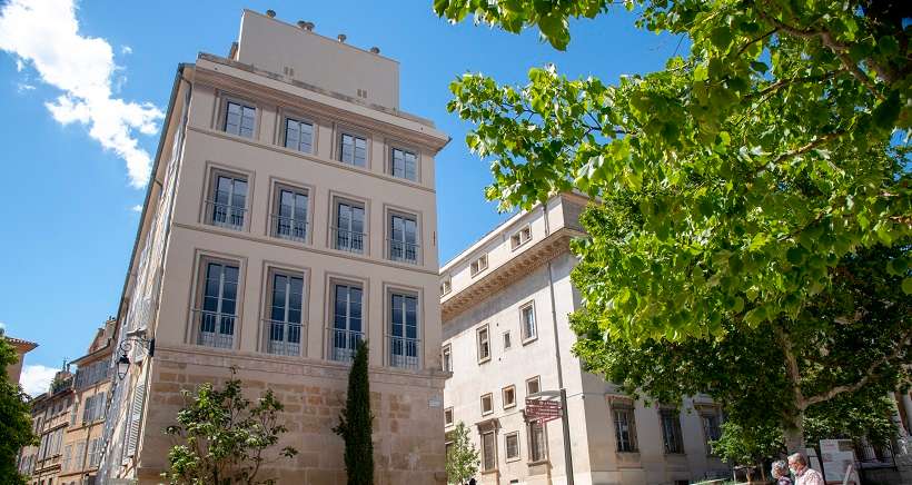 Aix en Provence : Une fresque en trompe l'oeil rÃ©alisÃ©e Place Verdun