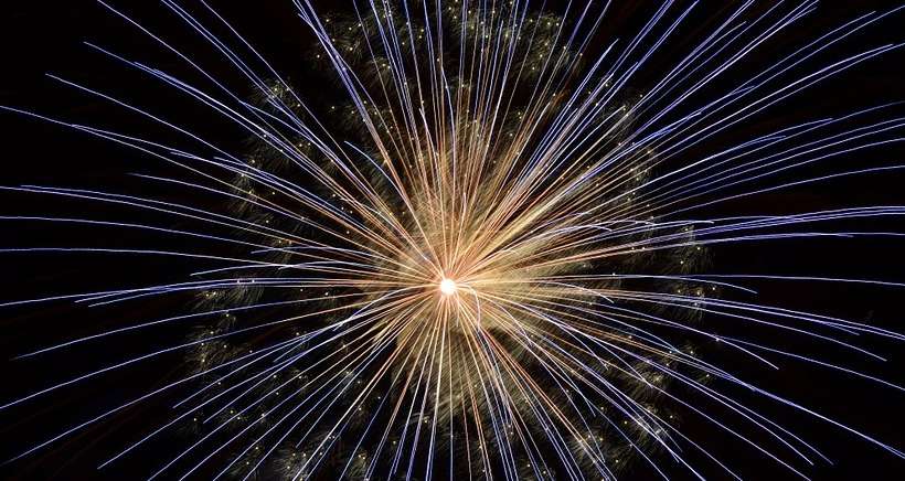 Feu d'artifice et arrivÃ©e du PÃ¨re NoÃ«l Ã  La Crau