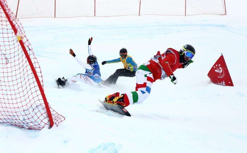 Coupe d?Europe de snowboardcross à Puy Saint Vincent 