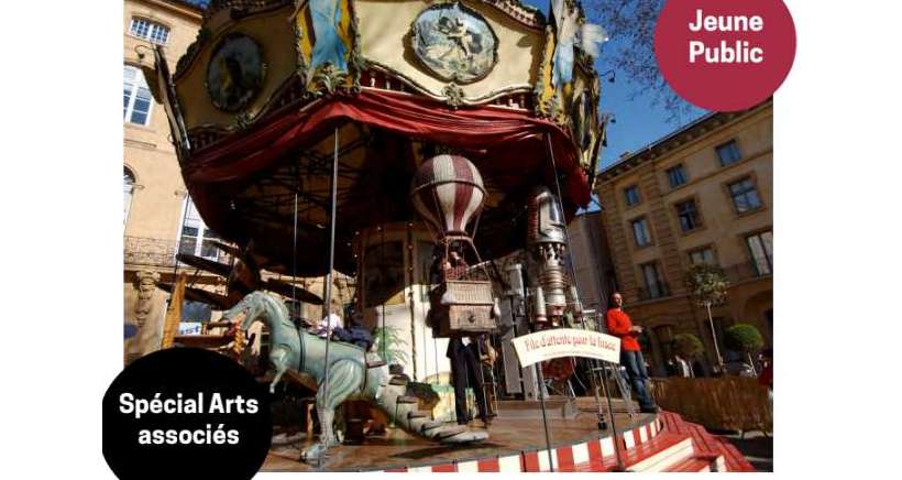 Le Manège magique s'installe sur le Cours Mirabeau 