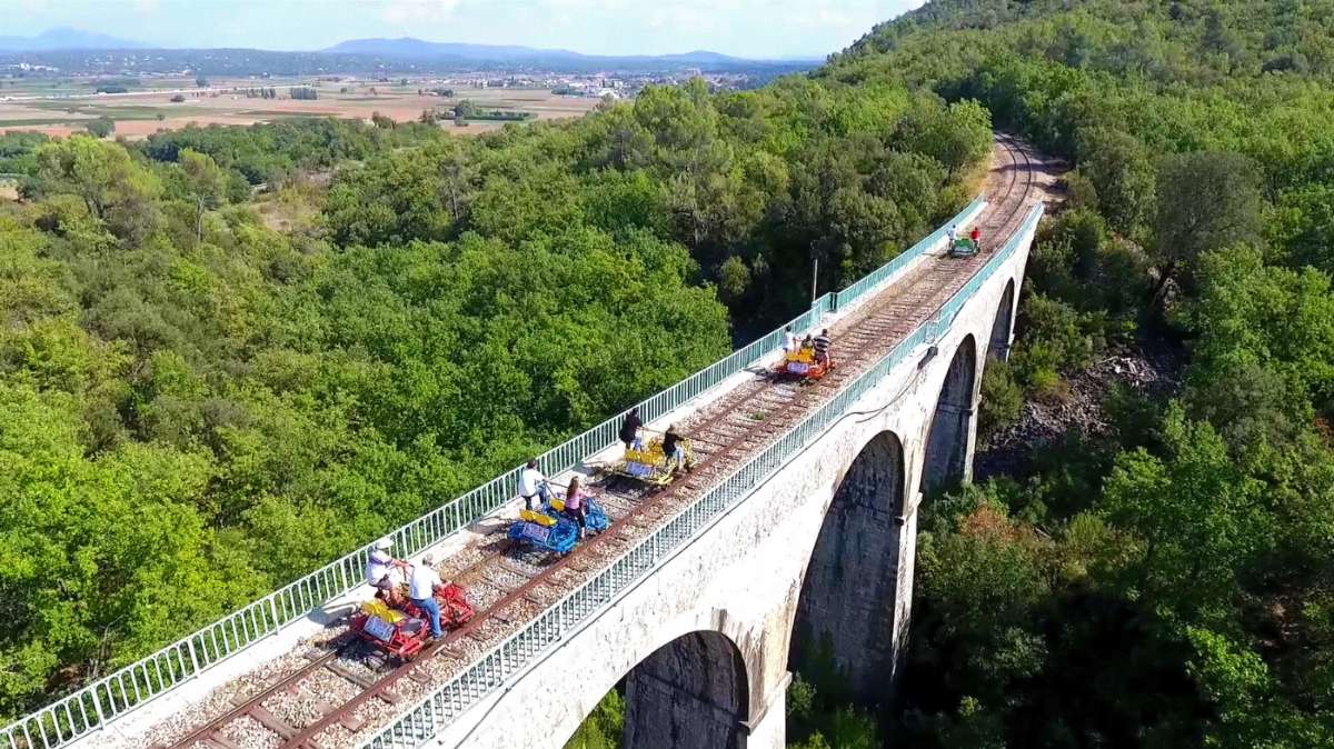 Sortie insolite, le vélorail en Provence