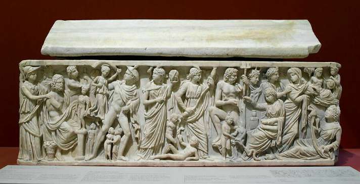 Le Sarcophage de Prométhée investit les collections du Musée Départemental Arles Antique