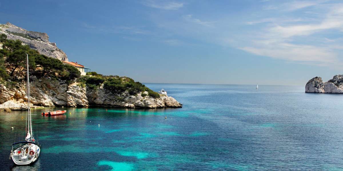 Une escapade originale en mer grâce à la location ou la croisière