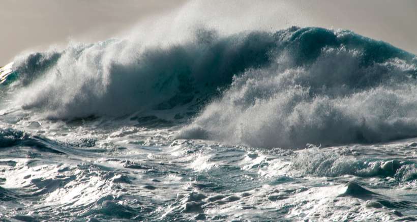 Nice : En raison de l'alerte vagues submersion, le sentier du littoral est fermÃ©