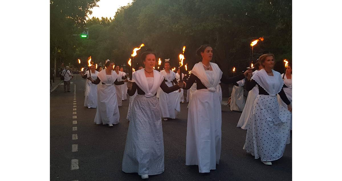 Pegoulado - DÃ©filÃ© en costume traditionnel