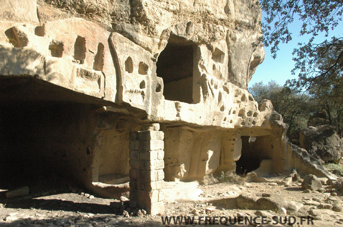 Les Grottes de CalÃ¨s