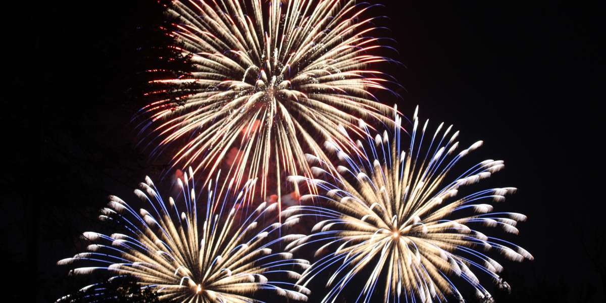 Grand Spectacle Pyrotechnique le 1er janvier Ã  la CadiÃ¨re d'Azur