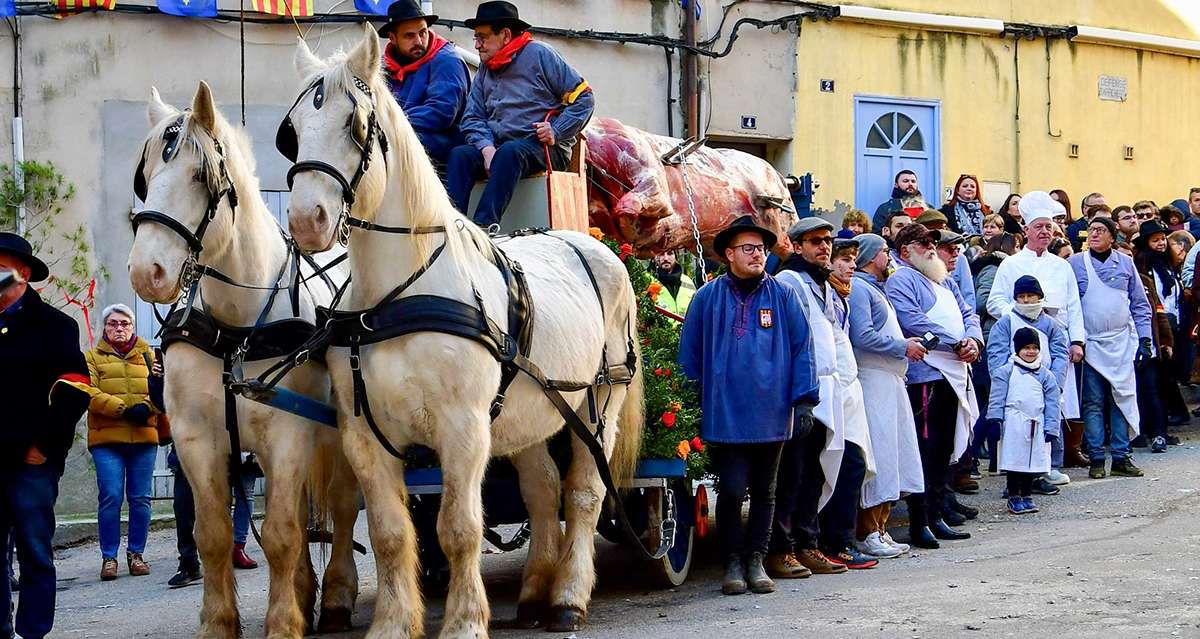 Traditions : Les rues du village de Barjols s'animent pour la Fête de la Saint Marcel